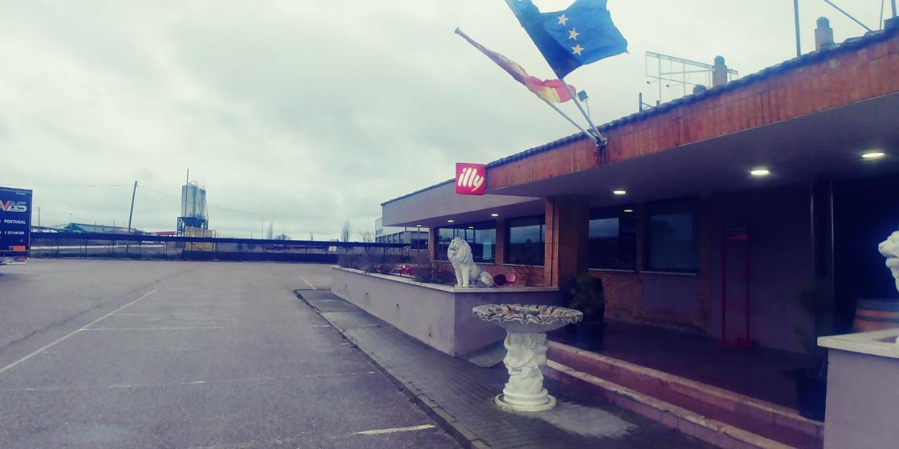 Hotel Ria De Vigo "Tierra De Campos" Becilla de Valderaduey Екстериор снимка